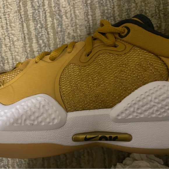 Nike PG 5 EP Limited Edition
'Wheat Metallic Gold’ NEW - Picture 4 of 11